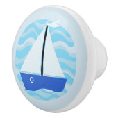 Blaues Segelboot auf den Ozeanwellen Keramikknauf (Rechts)