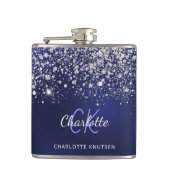 Blaues Silber-Monogramm-Name-Skript Glitter Funkel Flachmann (Vorderseite)