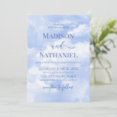 Blaues Sparkle Wolken Dreamy Elegante Hochzeit Einladung (Stehend Vorderseite)