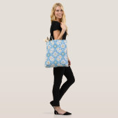 Blaues Stammesmuster Tasche (Am Model)