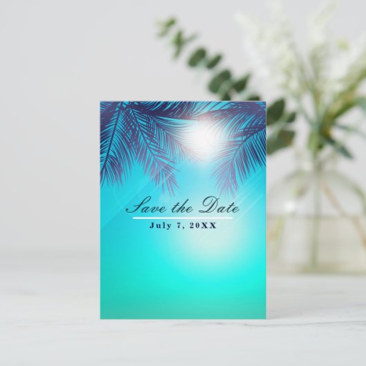 Blaues STRAND PARTY Sonnige Palmen Save the Date Ankündigungspostkarte (Stehend Vorderseite)