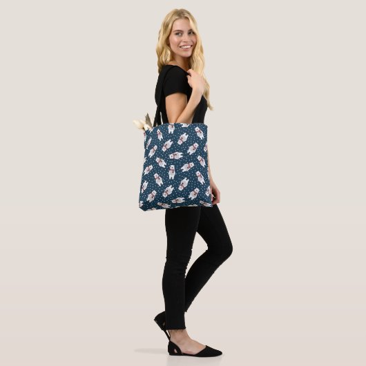 Blaues süßes Schnee-Eisbär-Muster Tasche (Am Model)