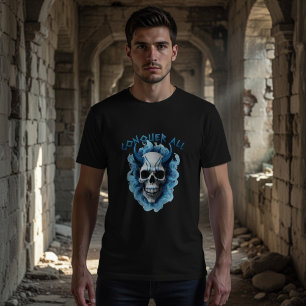 Blaues T-Shirt mit gehörntem Totenkopf und "Erobre