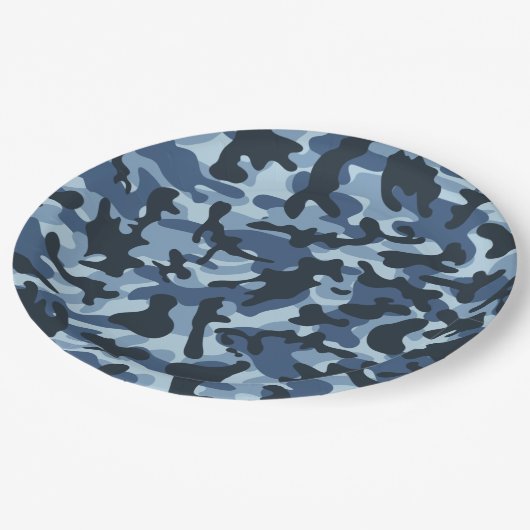 Blaues Tarnmuster Pappteller (Schrägansicht)