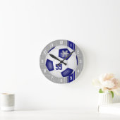 Blaues Team Farben Varianzstreifen Fußball Runde Wanduhr (Zuhause)