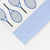 Blaues Tennisangebot personalisiert gestreift Fleecedecke (Ecke)
