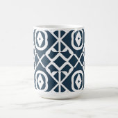 Blaues und Abstraktes geometrisches Muster Kaffeetasse (Mittel)
