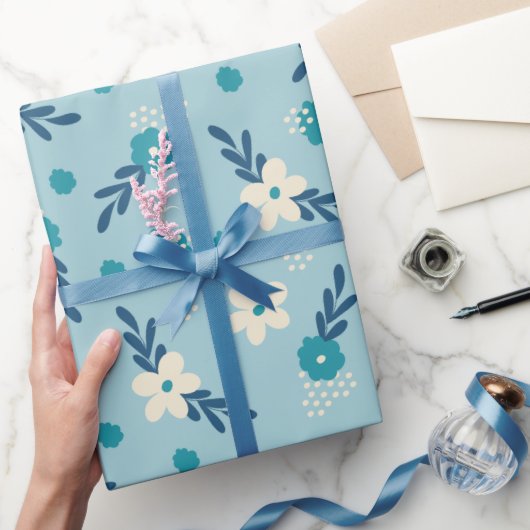 Blaues und Aquamarines Blumenpapier Geschenkpapier (Schenken)