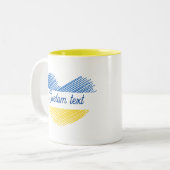 Blaues und gelbes Herz. Eigener Text. Personalisie Zweifarbige Tasse (Vorderseite Links)