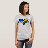 Blaues und gelbes Herz mit Inschrift Ukraine T-Shirt (Vorne ganz)