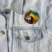 Blaues und gelbes Makaportrait Button (Beispiel)