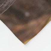 Blaues und gelbes Makaportrait Fleecedecke (Ecke)