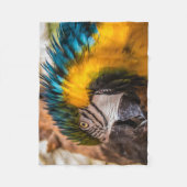 Blaues und gelbes Makaportrait Fleecedecke (Vorderseite)