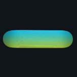 Blaues und grünes Ombre Skateboard<br><div class="desc">Blaue und grüne Ombre Skate-Brett-Plattform</div>