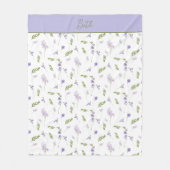 Blaues und lila Aquarell-Wildblumen-Monogramm Fleecedecke (Vorderseite)