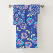 Blaues und lila Blumenmuster Badhandtuch Set (Insitu)