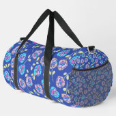 Blaues und lila Blumenmuster Duffle Bag (Rechte Ecke)