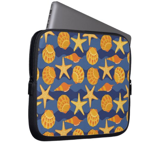 Blaues und orange Seashell-Muster Laptopschutzhülle (Vorne Rechts)