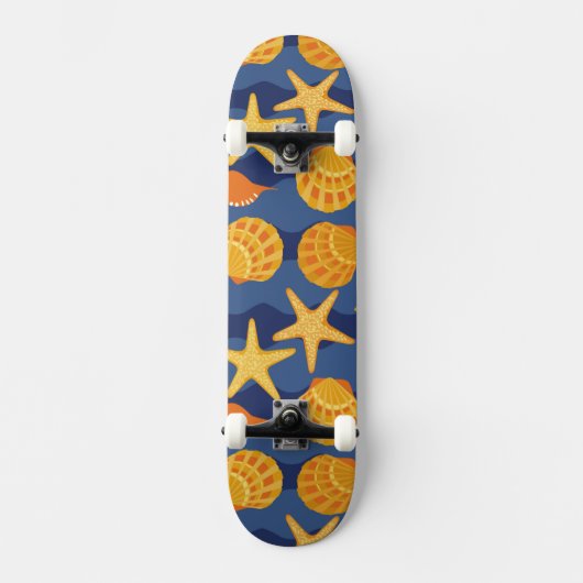 Blaues und orange Seashell-Muster Skateboard (Vorderseite)