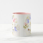 Blaues und rosa Wasserfarben-Blumenmonogramm Tasse (Zentrum)