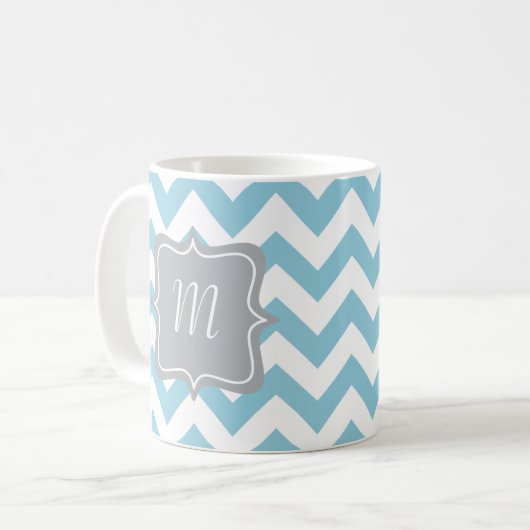 Blaues und weißes Zickzack-Monogramm Kaffeetasse (Vorderseite Links)