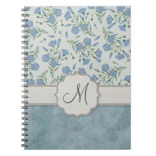 Blaues Vergissmeinnicht mit Blumen und Marmor mit Notizblock