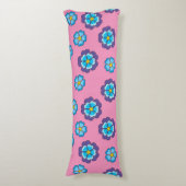 Blaues Violett Rosa Blumenmuster Seitenschläferkissen (Vorderseite Vertikal)