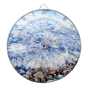 Blaues Wasser und bunte Steine Dartscheibe