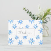 Blaues Wasserfarben-Schneeflockenmuster Dankeskarte (Stehend Vorderseite)