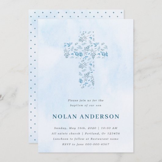 Blaues Wasserfarbkreuz in Kalligrafie Taufe Junge Einladung (Vorne/Hinten)