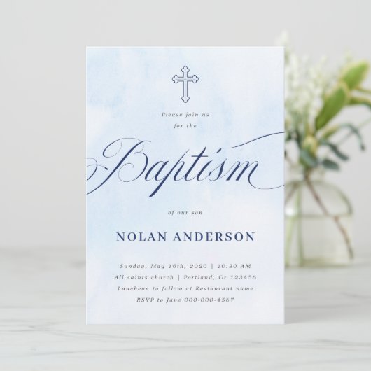 Blaues Wasserfarbkreuz in Kalligrafie Taufinvit Einladung (Stehend Vorderseite)