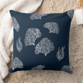 Blaues weißes Korallenriff-nautischmuster Kissen (Decke)