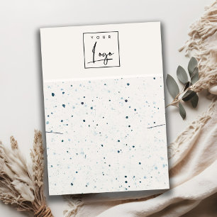 Blaues, weißes Logo, das eine Kettentafel-Anzeige Visitenkarte