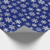 Blaues weißes Schneeflocken Weihnachtsmuster Geschenkpapier (Ecke)