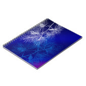 Blaues weißes Winterpinienmuster Notizblock (Linke Seite)