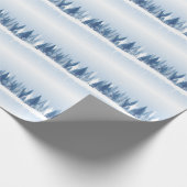 Blaues, weißes Winterwalddesign. Geschenkpapier (Ecke)