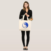 Blaues Yin Yang Jumbo Stoffbeutel (Vorderseite (Model))