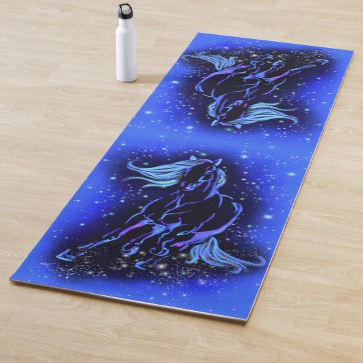 Blaues Yoga-Mat-Pferd in der Starry-Night Yogamatte (Beispiel)