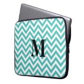 Blaues Zickzack mit Monogramm Laptopschutzhülle (Vorderseite Links)