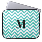 Blaues Zickzack mit Monogramm Laptopschutzhülle (Vorderseite)