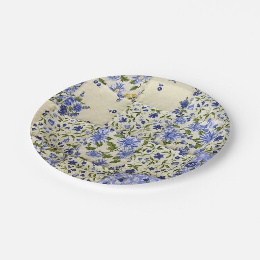 Blauflora-Patchwork-Steppdecke Pappteller (Schrägansicht)