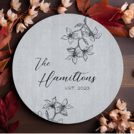 Blaugraue Blütenpraxis - etabliertes Jahr Schneidebrett