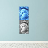 Blaugraue Freiheitsstatue umarmte Canvas Leinwanddruck (Insitu (Holzboden))
