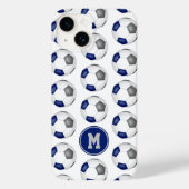 Blaugraue Fußballbälle mit Monogramm Case-Mate iPhone Hülle (Rückseite)