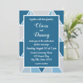 Blaugraue geometrische Dreiecke Moderne Hochzeit Einladung (Stehend Vorderseite)