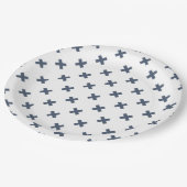 Blaugraue Kreuzstiche auf weiß Pappteller (Schrägansicht)