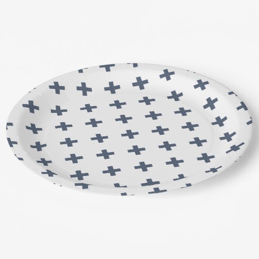 Blaugraue Kreuzstiche auf weiß Pappteller (Schrägansicht)