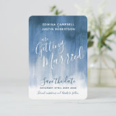 Blaugraue moderne Kunst speichert die Datumskarten Save The Date (Stehend Vorderseite)