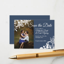 Blaugraue Save the Date-Karte mit weißem Blumenrah Hinweiskarte