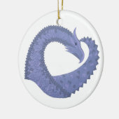 Blaugrauer Drache auf weiß Keramikornament (Links)